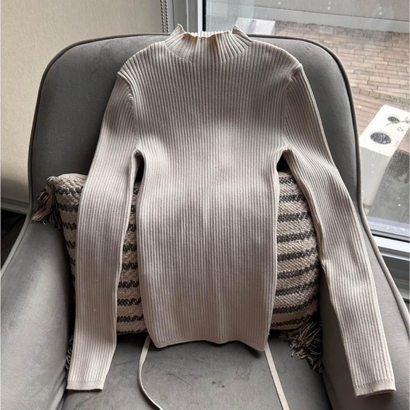 Aritzia Babaton sculpt knit tie-back - Picture 4 of 5